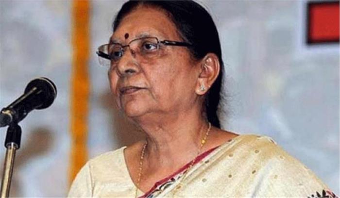 भोपाल में आनंदी बेन पटेल ने लाल परेड मैदान में तिरंगा फहराया