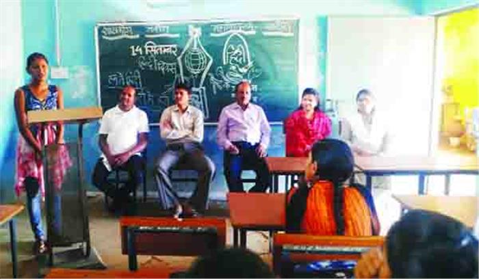 राष्ट्र को एकता के सूत्र में पिरोती है हिन्दी राष्ट्र को एकता के सूत्र में पिरोती है हिन्दी