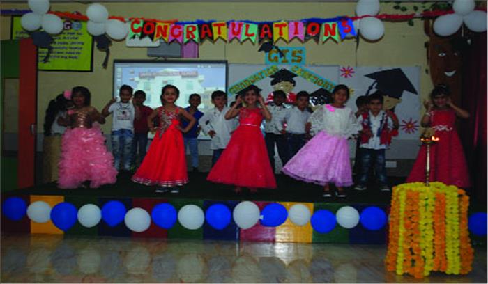 दीक्षांत समारोह में बच्चों ने स्वच्छता पर नाटिका की दी प्रस्तुति