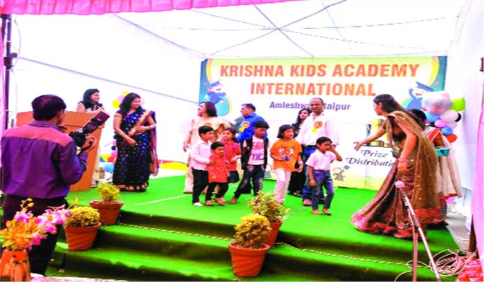 ग्रेजुएशन-डे पर विभिन्न आयोजन ग्रेजुएशन-डे पर विभिन्न आयोजन