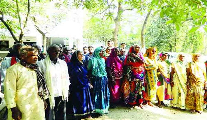 आठ माह से नहीं मिली पेंशन योजना की राशि