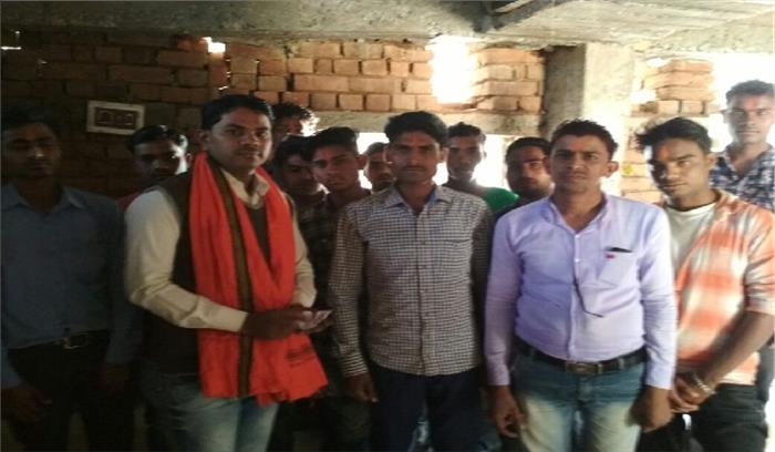 पंद्रह युवको ने शिवसेना की सदस्यता ग्रहण की