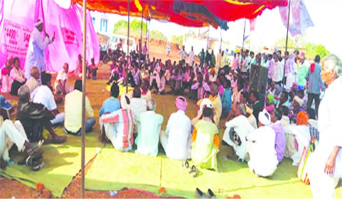 साल्हेवारा में भी फूटा किसानों का गुस्सा साल्हेवारा में भी फूटा किसानों का गुस्सा