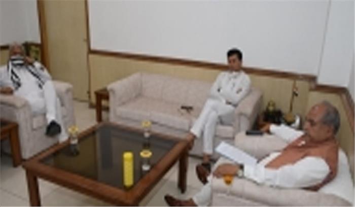 टिड्डी से निपटने ब्रिटेन से मंगाई जा रही हैं नई मशीनें : तोमर