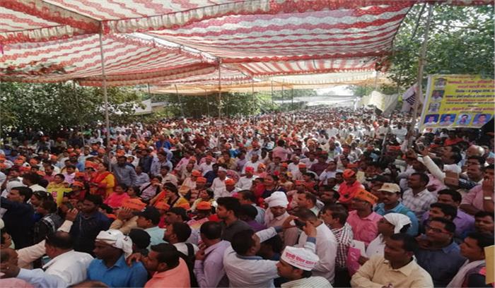 पुरानी पेंशन बहाली को लेकर शिक्षकों ने लखनऊ में दिया धरना