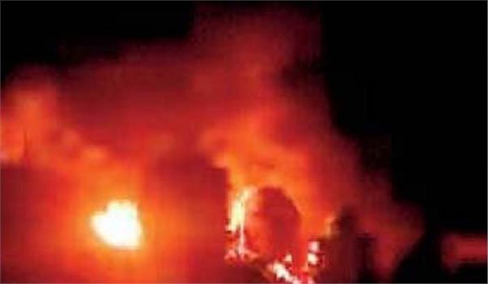 ग्रेटर नोएडा के बिजली घर में आग लगने से तीन बच्चों की मौत ग्रेटर नोएडा के बिजली घर में आग लगने से तीन बच्चों की मौत