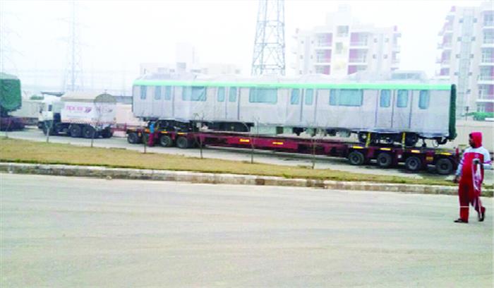 नोएडा-ग्रेटरनोएडा मेट्रो रूट के लिए चीन से डिपो पहुंची पहली मेट्रो ट्रेन नोएडा-ग्रेटरनोएडा मेट्रो रूट के लिए चीन से डिपो पहुंची पहली मेट्रो ट्रेन