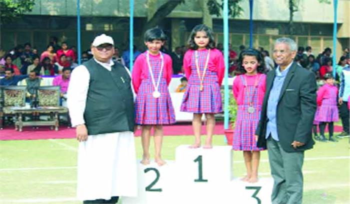 वार्षिकोत्सव में बच्चों ने अपनी प्रतिभा का किया प्रदर्शन वार्षिकोत्सव में बच्चों ने अपनी प्रतिभा का किया प्रदर्शन