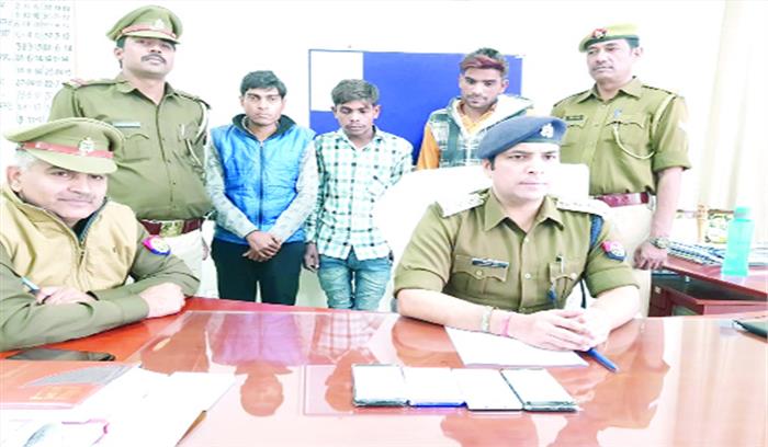 बाइक पर लिफ्ट देने वाले शातिर लुटेरों को पुलिस ने दबोचा