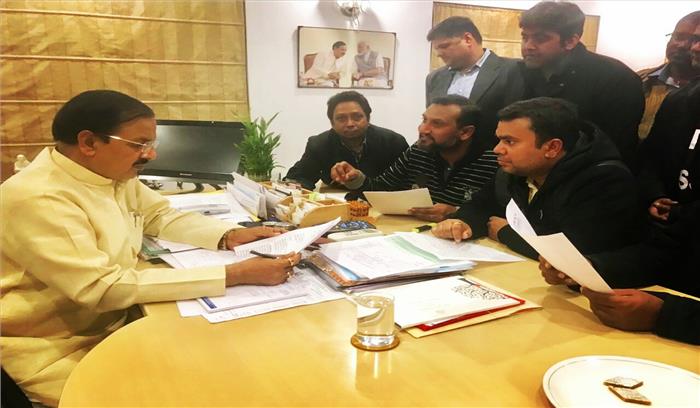 बिजली विभाग में विसंगतियों सहित कई मुद्दों को लेकर केंद्रीय मंत्री से मिले लोग