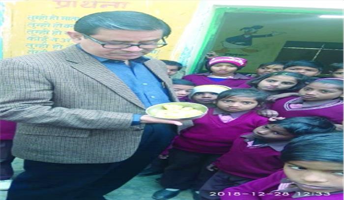 प्राथमिक विद्यालयों में मिड-डे मील की गुणवत्ता की सीडीओ ने की जांच