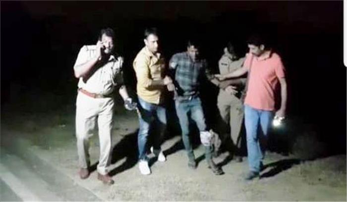 जांच के दौरान पुलिस व बदमाशों में हुई मुठभेड़