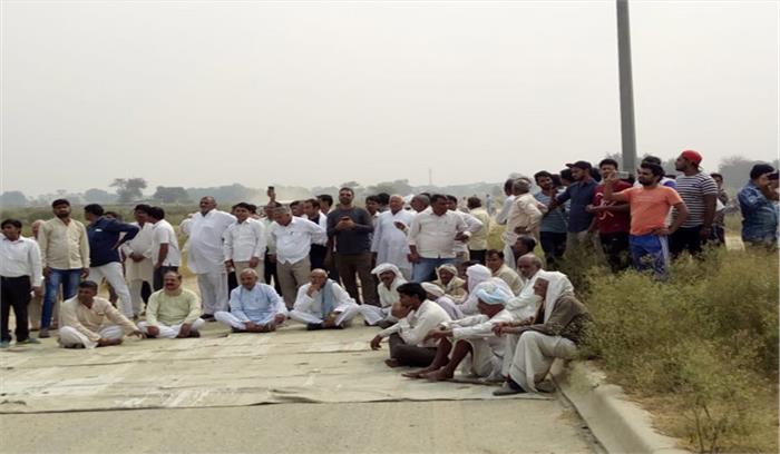 जमीन पर कब्जा लेने गए पुलिस व किसानों के बीच झड़प