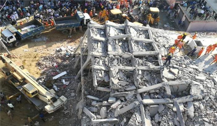 ग्रेटर नोएडा में ढही दो इमारतें, तीन लोगों की मौत ग्रेटर नोएडा में ढही दो इमारतें, तीन लोगों की मौत