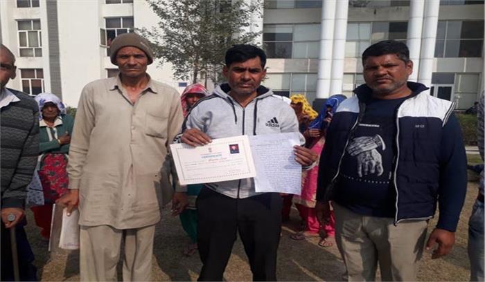 एनएसजी कमांडो के घर पर दबंगों का अवैध कब्जा