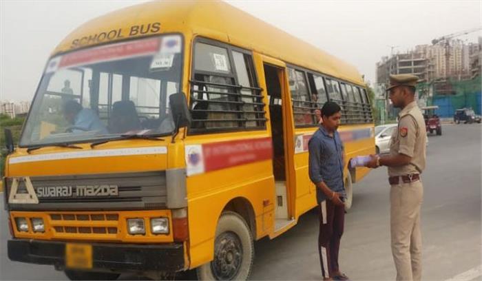 नोएडा में सुरक्षा में फिसड्डी 427 बसों, वैनों पर जुर्माना 