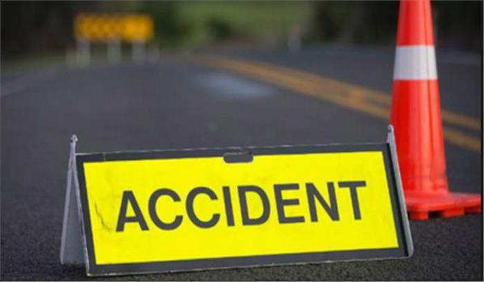 छत्तीसगढ़ में बस पलटने से दस लोग घायल