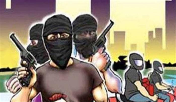 बिहार :दुकानदार की हत्या कर तीन दुकानों से डेढ़ लाख रूपये की लूट​​​​​​​