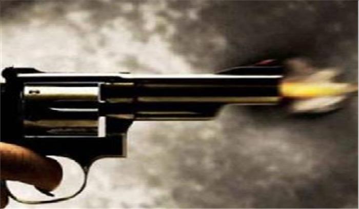 दो समूहों में गोलीबारी, मौत