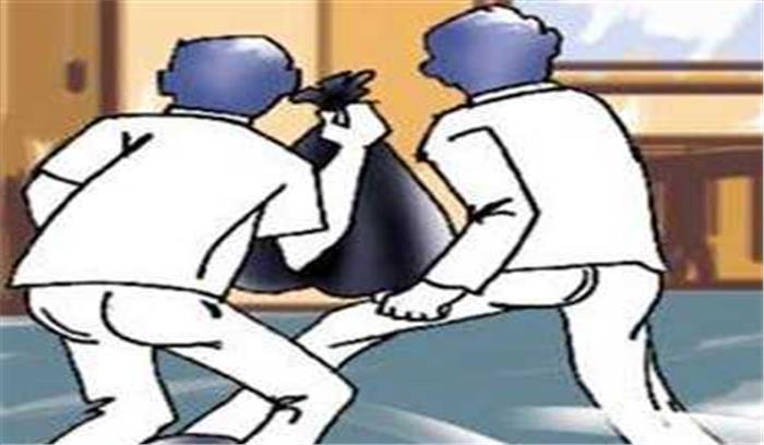 गार्ड को बंधक बनाकर कंपनी में लाखों की लूट