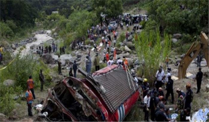  मध्य अमेरिकी देश ग्वाटेमाला में बस खाई में गिरी, आठ की मौत 15 घायल