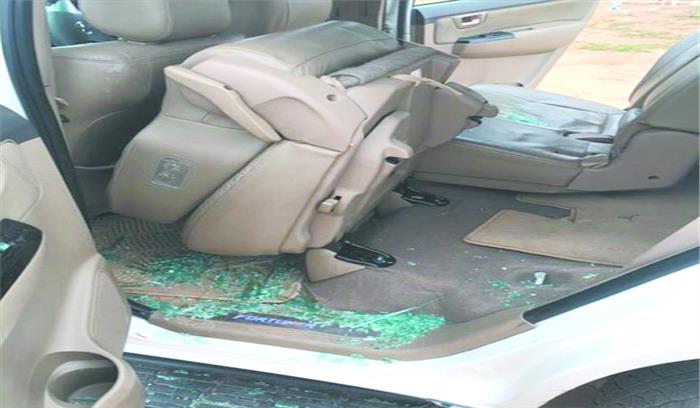 गुजरात में राहुल के काफिले पर हमला