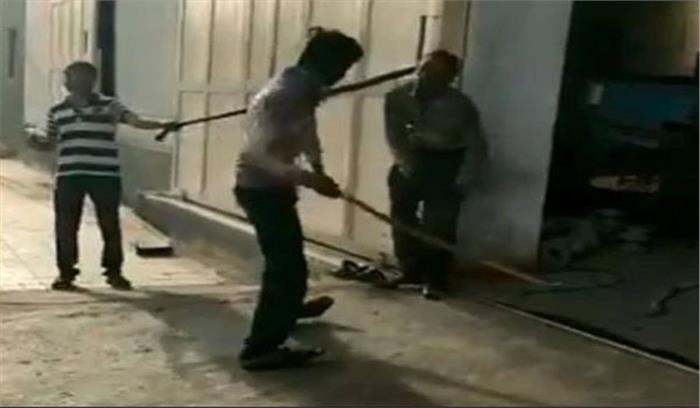 गुजरात : दलित की पीट-पीटकर हत्या के मामले में 4 गिरफ्तार गुजरात : दलित की पीट-पीटकर हत्या के मामले में 4 गिरफ्तार