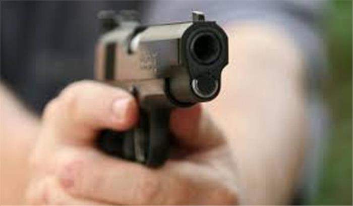 गुजरात: आपसी विवाद में चली गोलियां