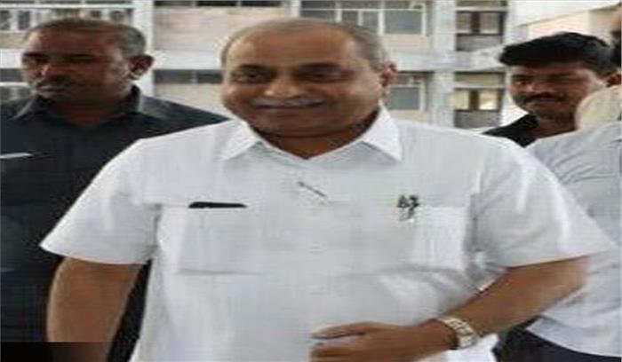 गुजरात ने राजस्व अधिशेष बजट पेश किया गुजरात ने राजस्व अधिशेष बजट पेश किया