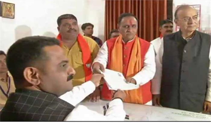 विजय रूपाणी ने राजकोट पश्चिम सीट पर भरा नामांकन