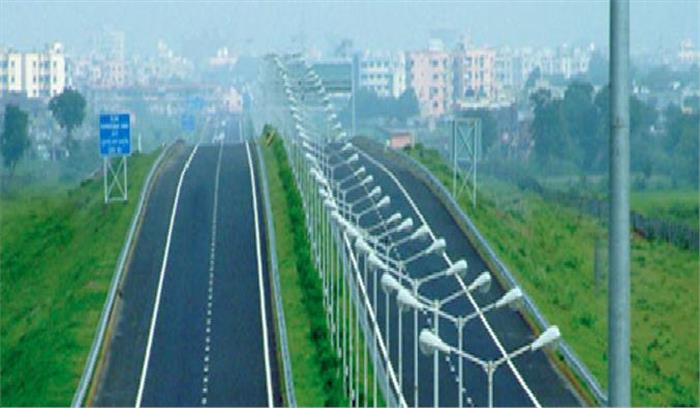 वडोदरा एक्सप्रेसवे से नहर में गिरी कार, 2 की मौत 