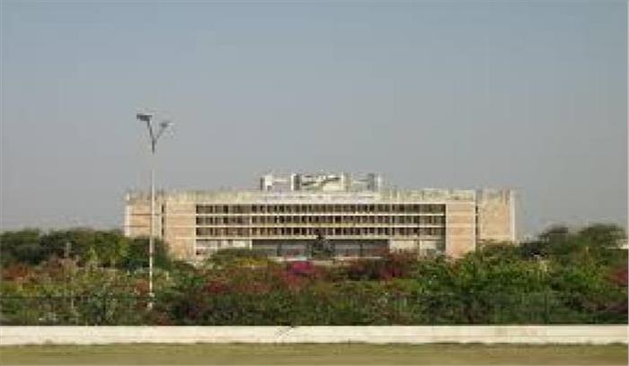  गुजरात विधानसभा में कांग्रेस और बीजेपी सदस्यों के बीच मारामारी