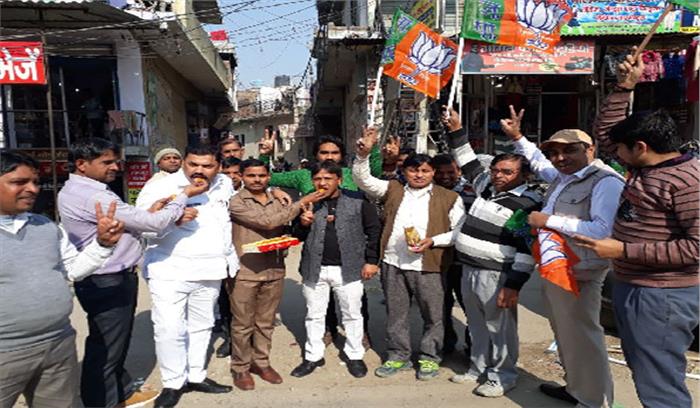 भाजपा की जीत पर कार्यकर्ताओं ने मनाया जश्न