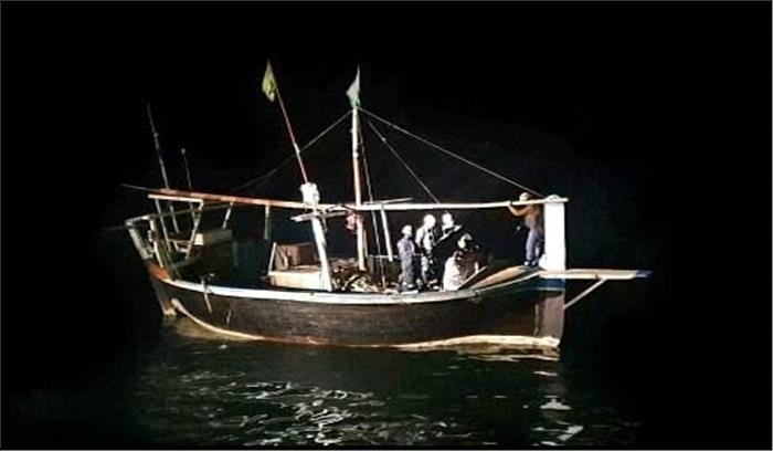 पाकिस्तानी नौका से 175 करोड़ की हेरोइन बरामद, पांच पाकिस्तानी तस्कर गिरफ्तार