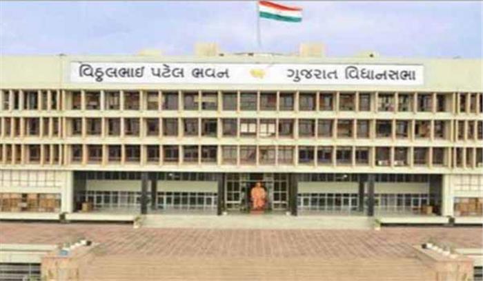 गुजरात:182 विधायकों ने पद और गोपनीयता की शपथ ली