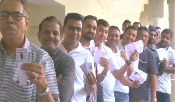 गुजरात चुनाव के पहले चरण के लिए मतदान शुरू