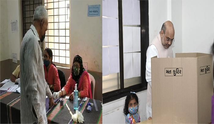 गुजरात निकाय चुनाव: मतदान जारी, अमित शाह ने सपरिवार डाला वोट