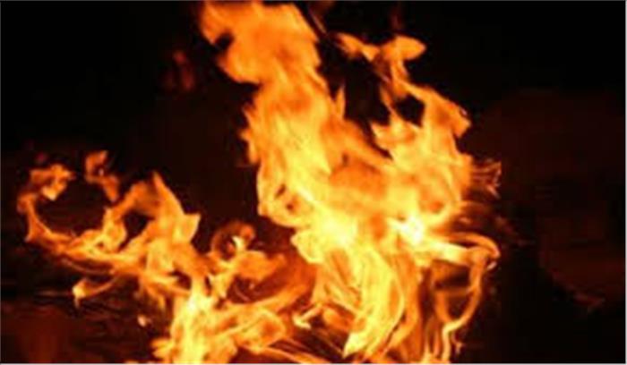 गांधीनगर में उद्योग भवन में लगी भीषण आग