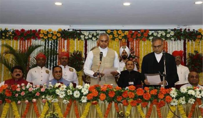गुजरात के नये राज्यपाल के तौर पर आचार्य देवव्रत ने शपथ ली
