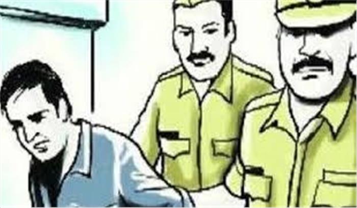 तलवार से जन्मदिन का केक काटने वाला युवक गिरफ्तार तलवार से जन्मदिन का केक काटने वाला युवक गिरफ्तार