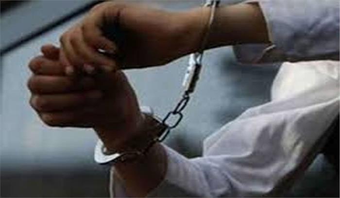 नवलखी सामूहिक दुष्कर्म मामले में दो गिरफ्तार नवलखी सामूहिक दुष्कर्म मामले में दो गिरफ्तार