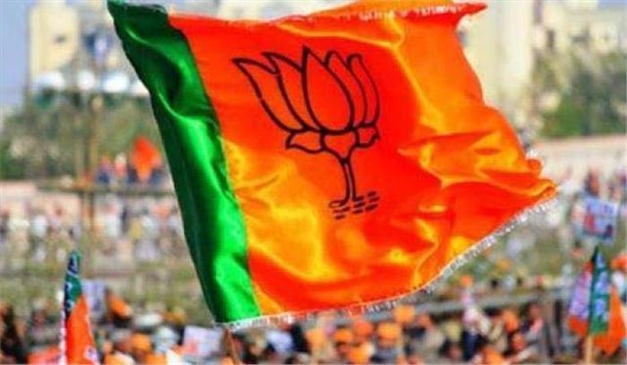 गुजरात चुनाव:  मतगणना के रुझानों में मजबूत होती दिख रही भाजपा