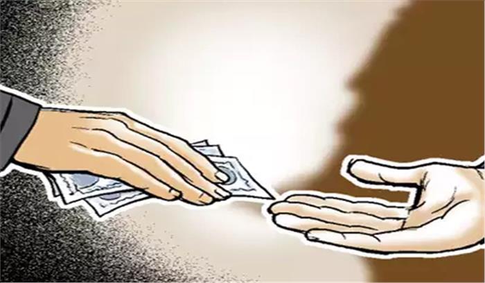 गुजरात में आरटीओ के दो अधिकारियों सहित चार रिश्वत लेते गिरफ्तार