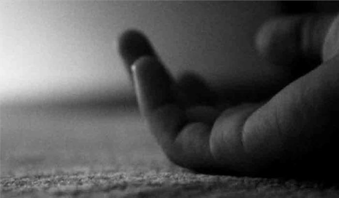 सूरत में पुलिस कर्मी की भाभी ने गोली चलाकर की खुदकुशी सूरत में पुलिस कर्मी की भाभी ने गोली चलाकर की खुदकुशी