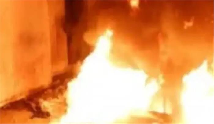 अहमदाबाद में एलआईसी की दूसरी मंजिल पर लगी आग