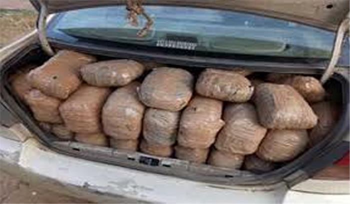 राजकोट में कार से अवैध गांजा बरामद, एक गिरफ्तार राजकोट में कार से अवैध गांजा बरामद, एक गिरफ्तार