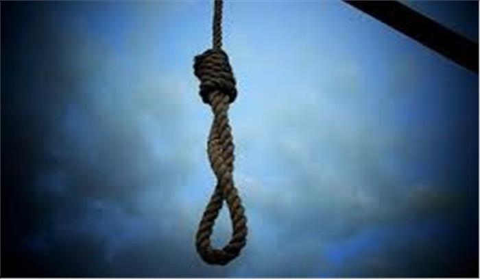 राजकोट में पेड़ पर लटके मिले दो शव