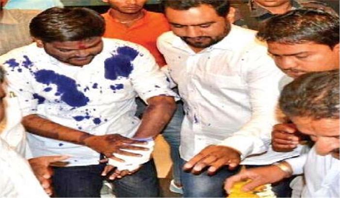 स्वागत के दौरान हार्दिक पर फेंकी स्याही, आरोपी गिरफ्तार