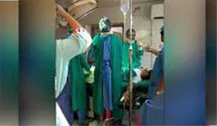 पागल का ऑपरेशन कर पेट से निकाले बोल्ट, चाकू, नेल कटर समेत पांच किलो धातु के 452 सामान