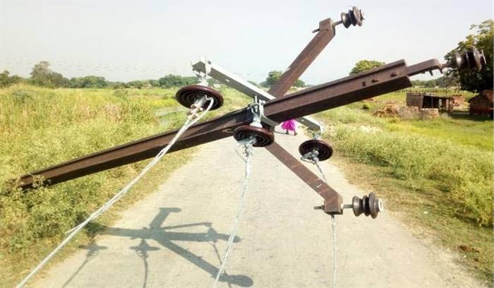 गुजरात :बिजली का खंभा गिरने से बालक की मौत